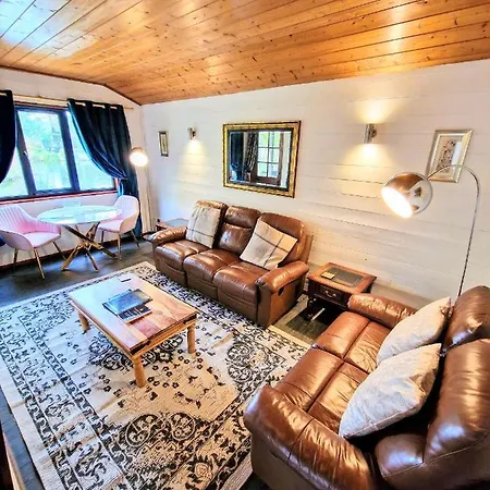 Villa Magpie 5 Hot Tub Huntersmoon-Warminster-Bath-Wiltshire Extérieur photo