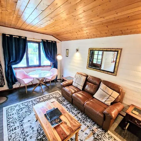 Villa Magpie 5 Hot Tub Huntersmoon-Warminster-Bath-Wiltshire Extérieur photo