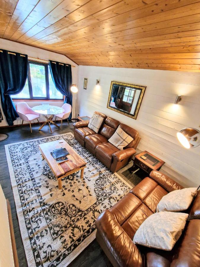 Magpie 5 Hot Tub Huntersmoon-warminster-bath-wiltshire Holiday home Warminster