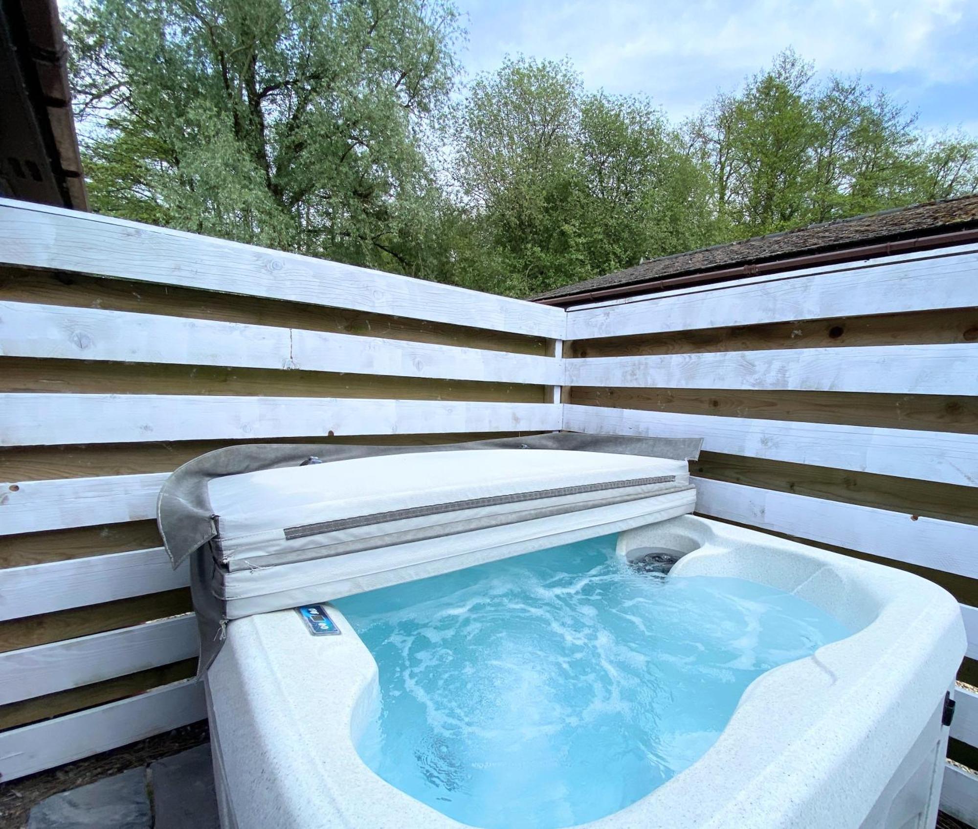 Magpie 5 Hot Tub Huntersmoon-warminster-bath-wiltshire Warminster