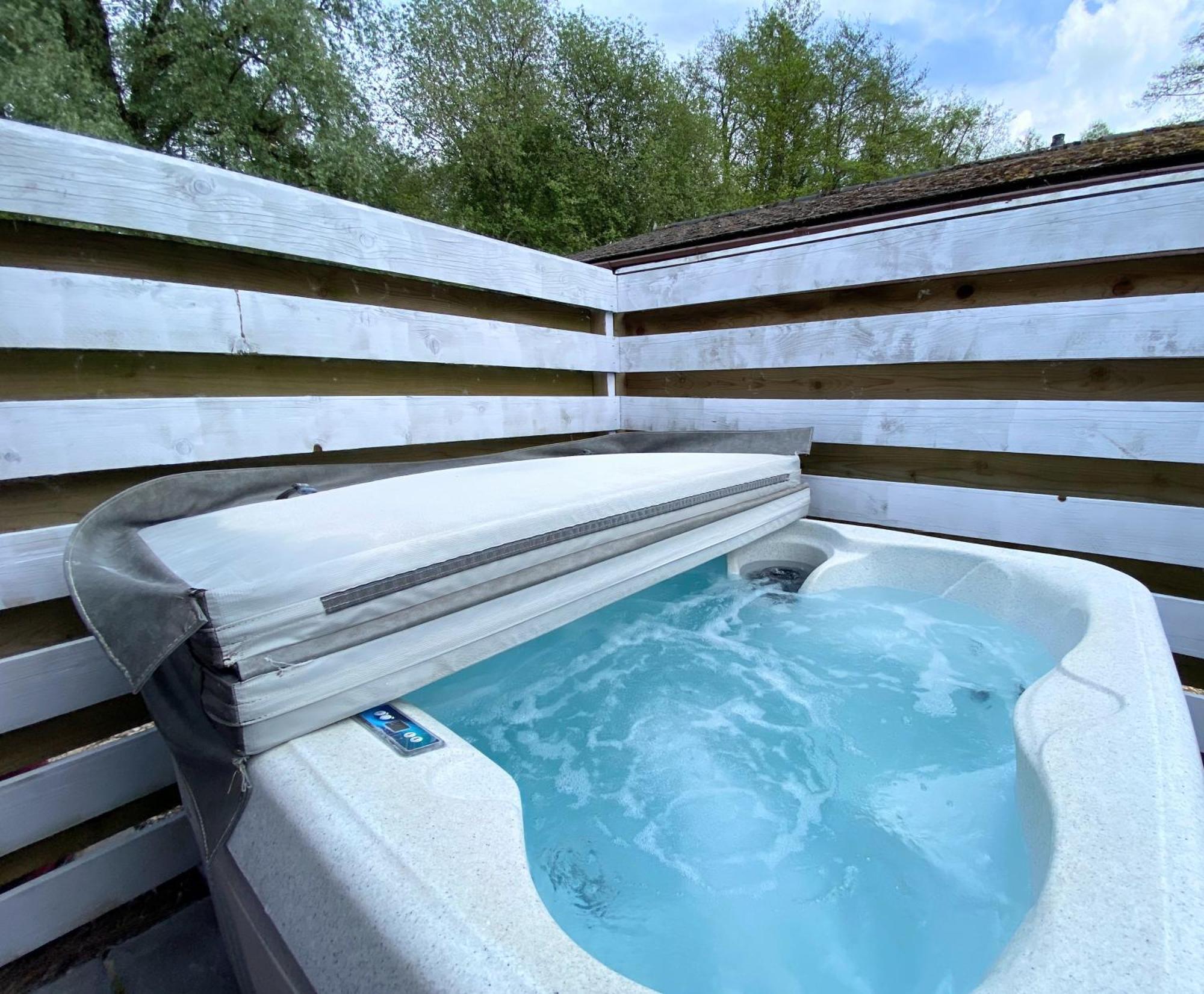 Magpie 5 Hot Tub Huntersmoon-warminster-bath-wiltshire * Warminster