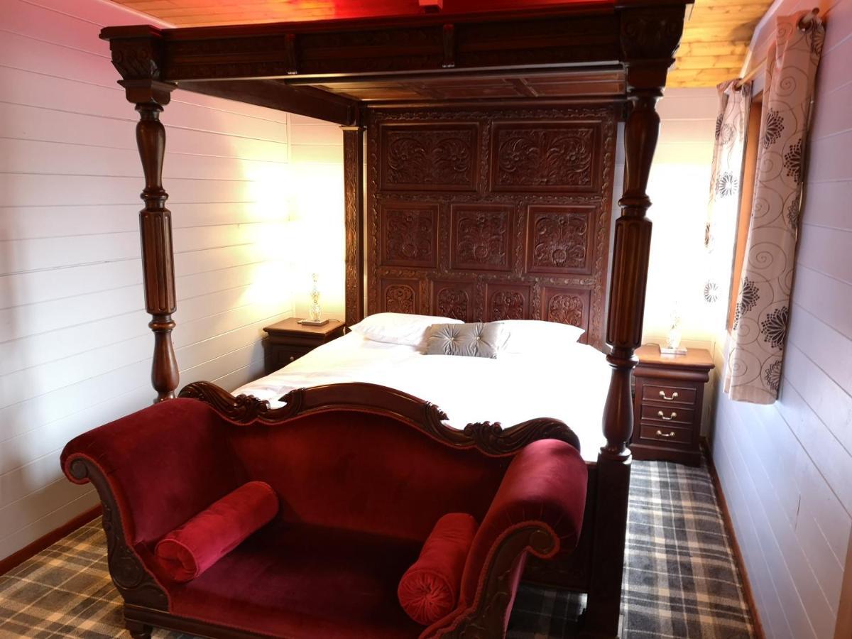 Magpie 5 Hot Tub Huntersmoon-warminster-bath-wiltshire